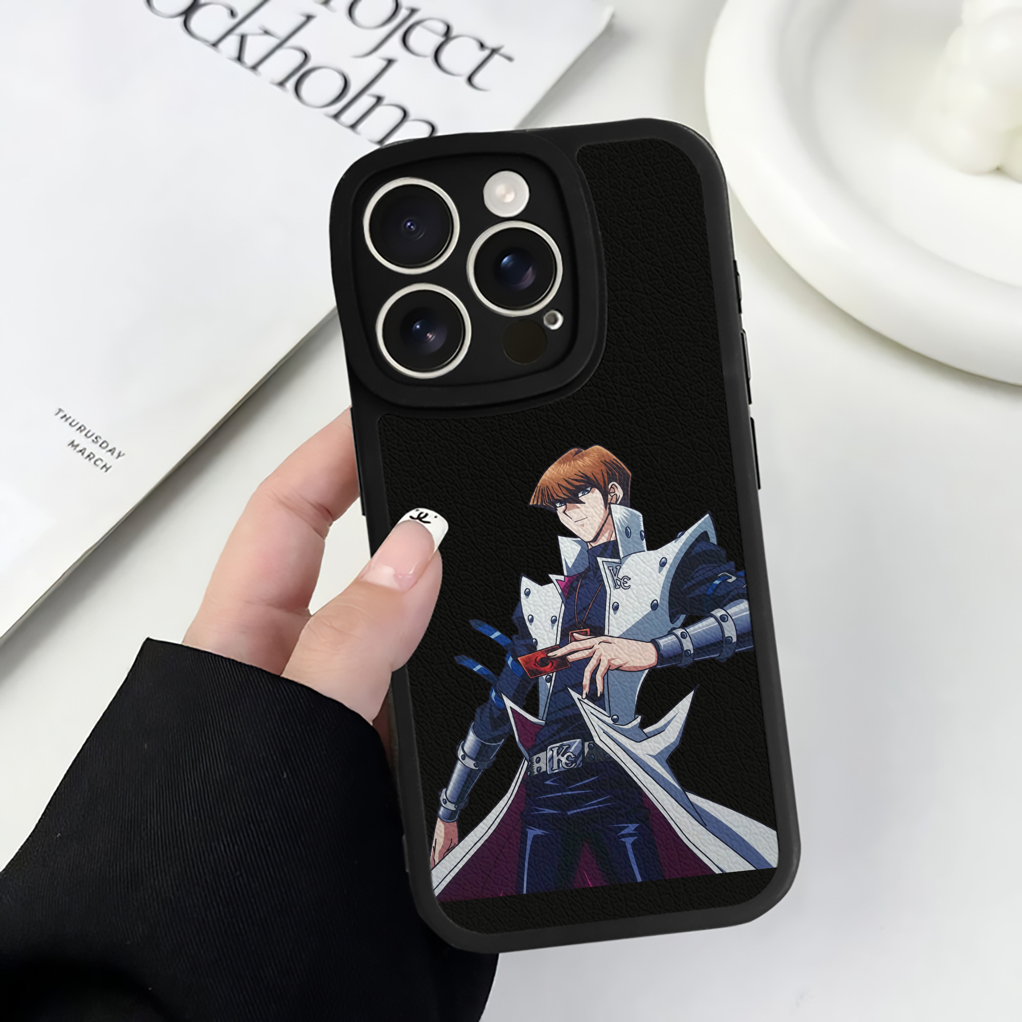 遊☆戯☆王 Yu-Gi-Oh! 【iPhone 16シリーズ対応】シリコンスマホケース（レザー調） 材質：シリコン